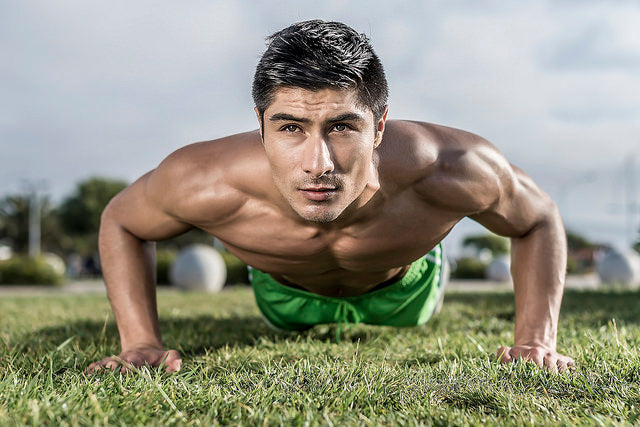 Torse d'homme musclé, visuel du programme fitness homme Shape Sèche pour la perte de poids